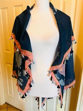 Aratta Women’s Navy Floral Tassel Shawl  - Pink Trim